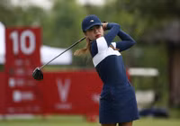 Những bóng hồng tỏa sáng ngày mở màn giải golf vô địch quốc gia