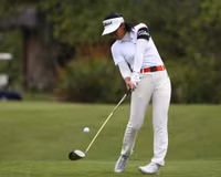 Những bóng hồng tỏa sáng ngày mở màn giải golf vô địch quốc gia