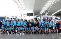 [ẢNH] ĐT Việt Nam phấn chấn lên chuyên cơ sang UAE
