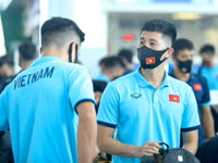 [ẢNH] ĐT Việt Nam phấn chấn lên chuyên cơ sang UAE