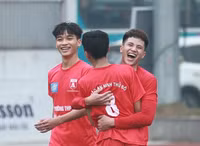 [ẢNH] Loạt trận 8h sáng 27-12
