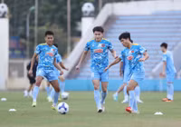 Xuân Son tươi rói, cần mẫn tập luyện cùng ĐT Việt Nam 