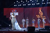 Tận mắt nữ sinh 