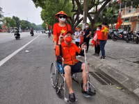 CĐV ngập trong sắc đỏ đổ về sân Việt Trì 'tiếp lửa' U23 Việt Nam