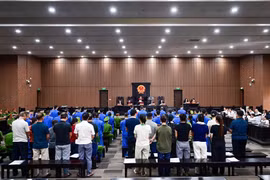 Vung tiền “chạy tội” cho chồng, vợ DJ Thái Hoàng tiếp tục vướng vòng lao lý