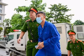O ép khiến doanh nghiệp phải đưa tiền, cựu Thứ trưởng và thuộc cấp hầu tòa