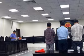 Cựu Hiệu trưởng và cấp dưới “ăn chặn” tiền "A80" của sinh viên hầu tòa