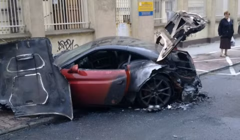 Video Ferrari California bị thiêu rụi trên phố ảnh 3