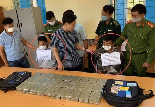 Hai đối tượng bị bắt giữ Hai đối tượng bị bắt giữ