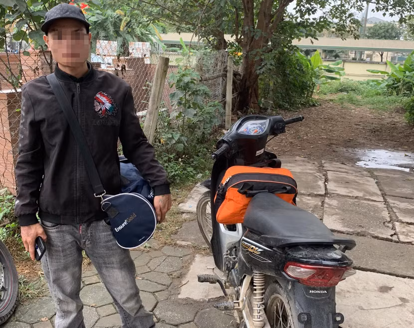 Nam thanh niên điều khiển xe là tang vật của một vụ trộm cắp.