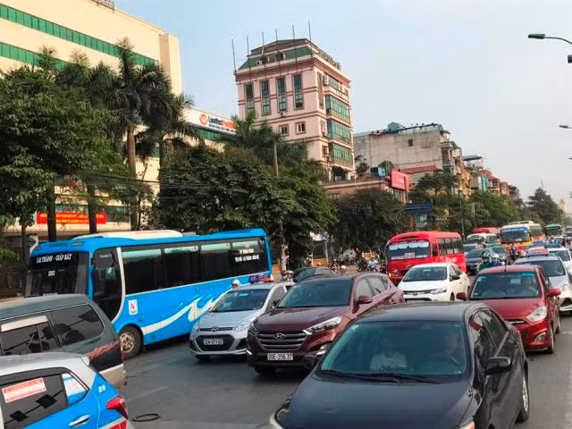 Ngư dân ùn ùn trở lại Thủ đô sau kỳ nghỉ Tết Dương lịch ảnh 2