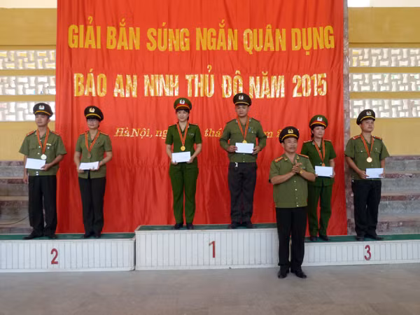Bế mạc giải bắn súng ngắn quân dụng Báo An ninh Thủ đô năm 2015 ảnh 7