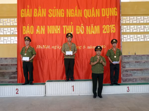 Bế mạc giải bắn súng ngắn quân dụng Báo An ninh Thủ đô năm 2015 ảnh 6