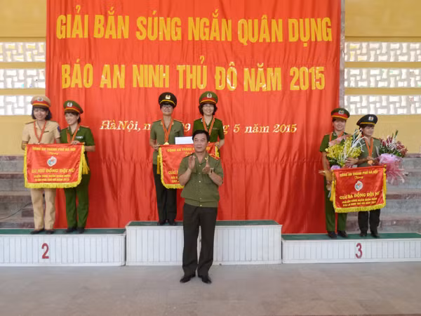 Bế mạc giải bắn súng ngắn quân dụng Báo An ninh Thủ đô năm 2015 ảnh 3