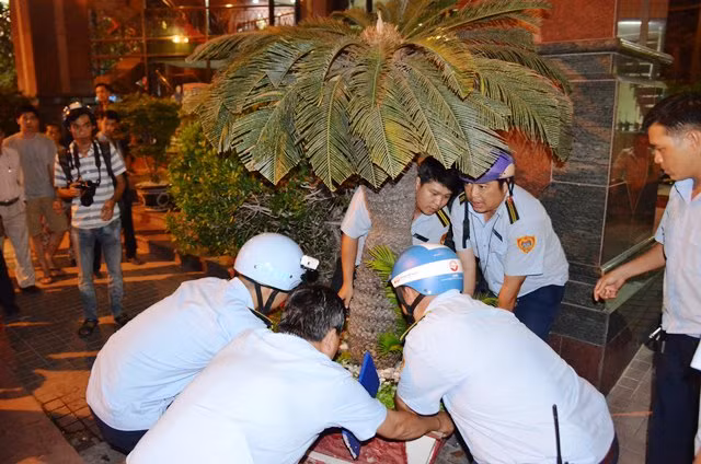 Ông Đoàn Ngọc Hải "xử" các doanh nghiệp "xâm lấn" vỉa hè ảnh 6 Ông Đoàn Ngọc Hải "xử" các doanh nghiệp "xâm lấn" vỉa hè ảnh 6