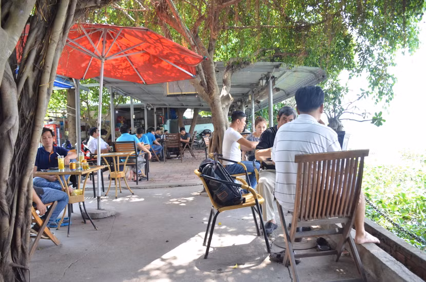 Nắng nóng như "lò bát quái" ở TP. Hồ Chí Minh ảnh 9