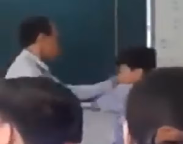 Giám thị đánh học sinh bị đình chỉ công tác tạm thời ảnh 1