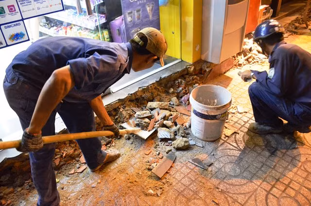Ông Đoàn Ngọc Hải "xử" các doanh nghiệp "xâm lấn" vỉa hè ảnh 4 Ông Đoàn Ngọc Hải "xử" các doanh nghiệp "xâm lấn" vỉa hè ảnh 4