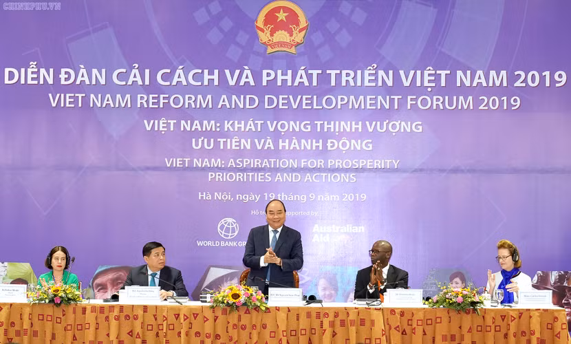Thủ tướng Nguyễn Xuân Phúc: "Khó khăn không làm chúng tôi chùn bước" ảnh 1