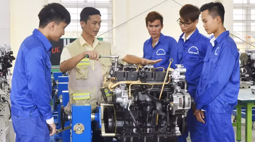 Sẽ chi 1.300 tỷ đồng để "xuất khẩu" cử nhân thất nghiệp? ảnh 1