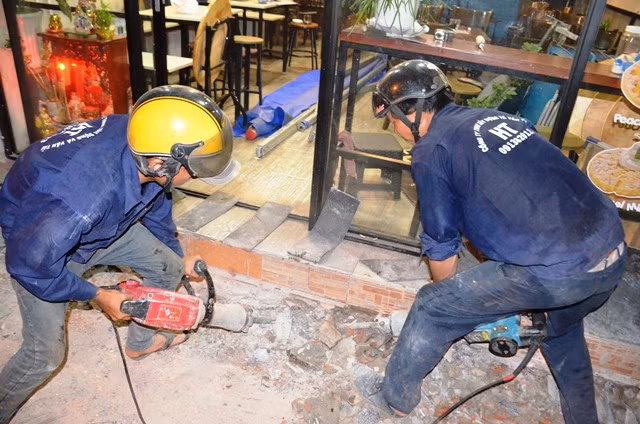 Ông Đoàn Ngọc Hải "xử" các doanh nghiệp "xâm lấn" vỉa hè ảnh 3 Ông Đoàn Ngọc Hải "xử" các doanh nghiệp "xâm lấn" vỉa hè ảnh 3