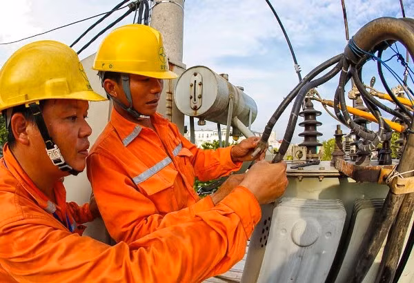 Huy động nguồn điện chạy dầu giá cao vẫn lo thiếu điện ảnh 1