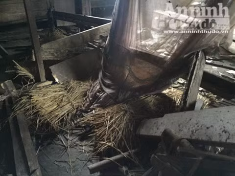 Căn nhà nơi xảy ra vụ thảm sát 4 người hoang phế lạnh người ảnh 14