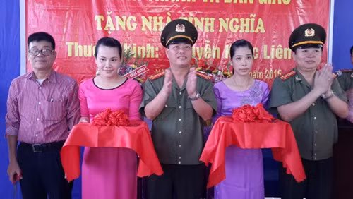 Công an huyện Đông Anh đóng góp 1 ngày lương xây nhà tình nghĩa ảnh 1