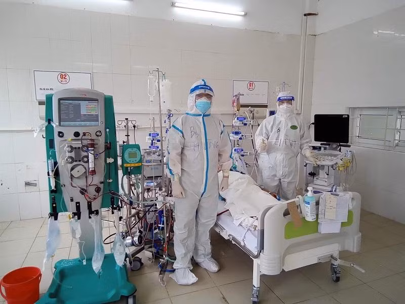 Một trong hai bệnh nhân Covid-19 nặng nhất phải chạy ECMO tại Trung tâm Hồi sức tích cực lớn nhất miền Bắc (ở Bắc Giang)