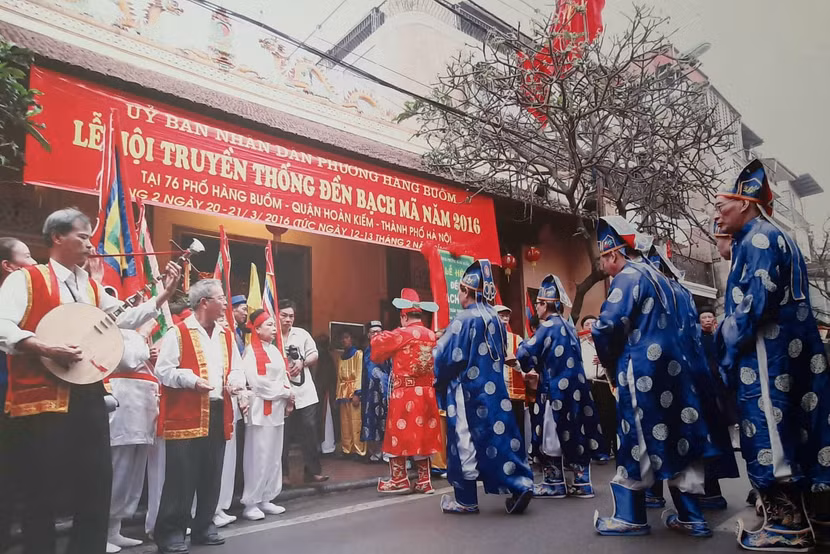 Lễ hội đền Bạch Mã