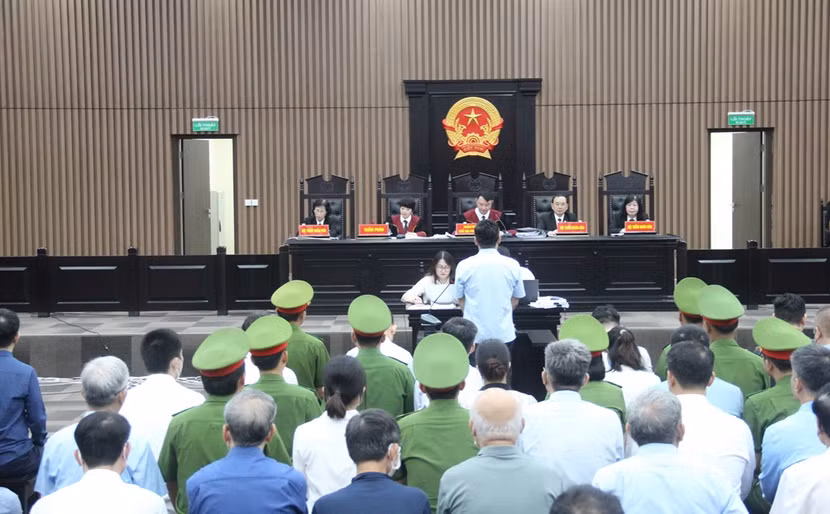 Phiên tòa xét xử Chủ tịch Tập đoàn Phúc Sơn Nguyễn Văn Hậu và 40 bị cáo liên quan Phiên tòa xét xử Chủ tịch Tập đoàn Phúc Sơn Nguyễn Văn Hậu và 40 bị cáo liên quan
