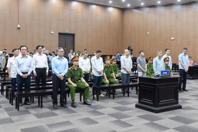 Các bị cáo trong vụ án bị đưa ra xét xử tại phiên tòa