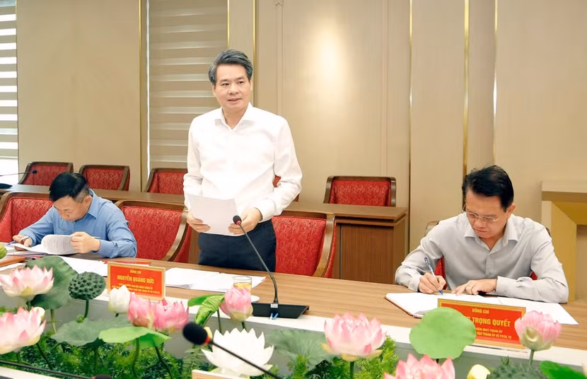 Trưởng ban Nội chính Thành ủy Hà Nội Nguyễn Quang Đức báo cáo tại phiên họp Trưởng ban Nội chính Thành ủy Hà Nội Nguyễn Quang Đức báo cáo tại phiên họp