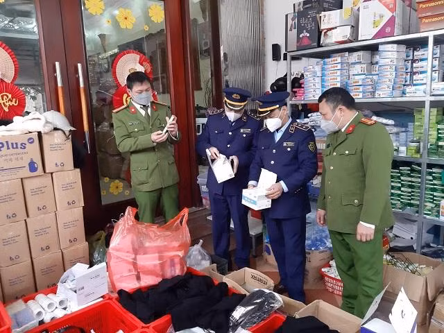 Kiểm tra, phát hiện cơ sở kinh doanh kit test Covid-19 nhập lậu
