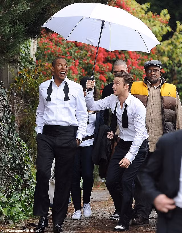 Justin Timberlake “vui vẻ” che mưa cho ông hoàng nhạc hip-hop Jay-Z ảnh 4