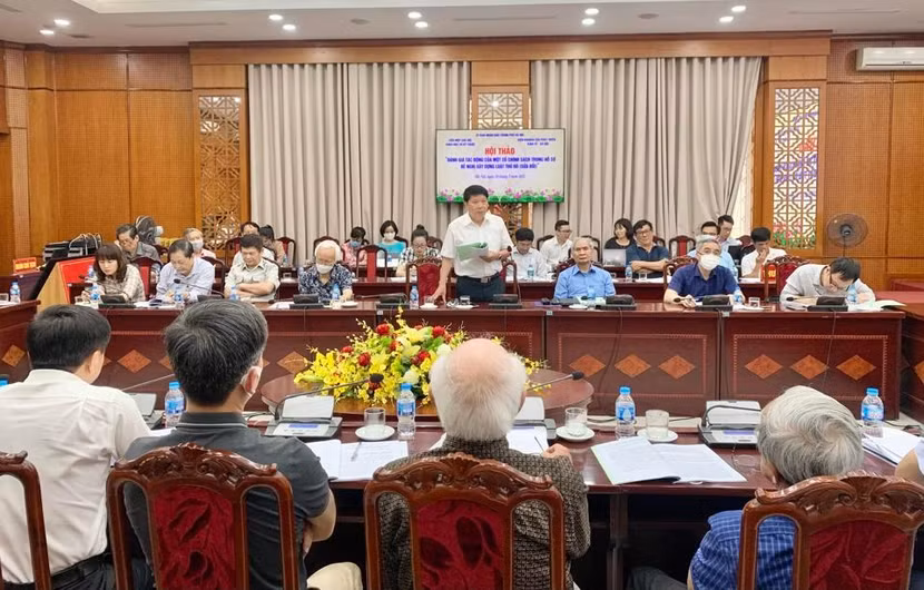 TS Trần Danh Lợi phát biểu tham luận tại hội thảo