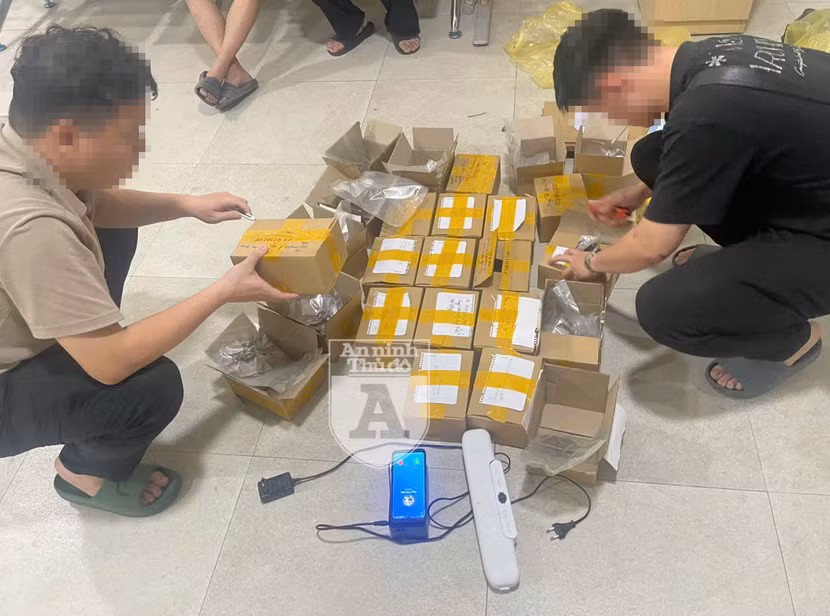 Cần sa được các đối tượng ngụy trang trong những gói hàng, giao cho khách thông qua dịch vụ "giao hàng công nghệ"
