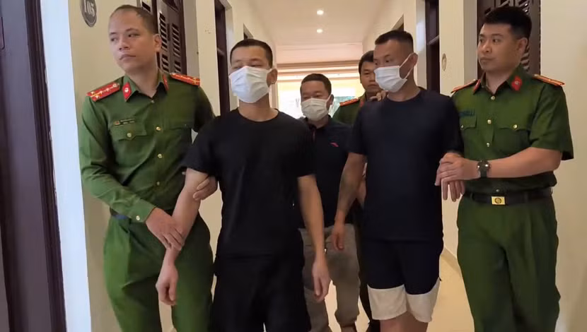 Trước đó, Cảnh sát hình sự Hà Nội đã đưa về trụ sở 3 đối tượng có liên quan đến nhóm "lợn rừng" để điều tra làm rõ