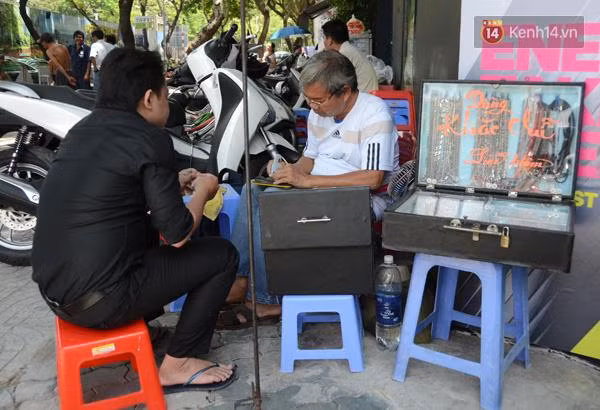 Nghề khắc bút giờ đây đã mai một Nghề khắc bút giờ đây đã mai một
