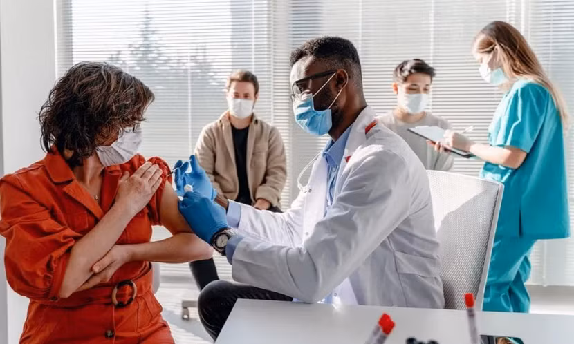 Đại dịch Covid-19 có thể giống như bệnh cúm, cần phải tiêm phòng vaccine thường xuyên để duy trì hiệu quả khi virus tiến hóa