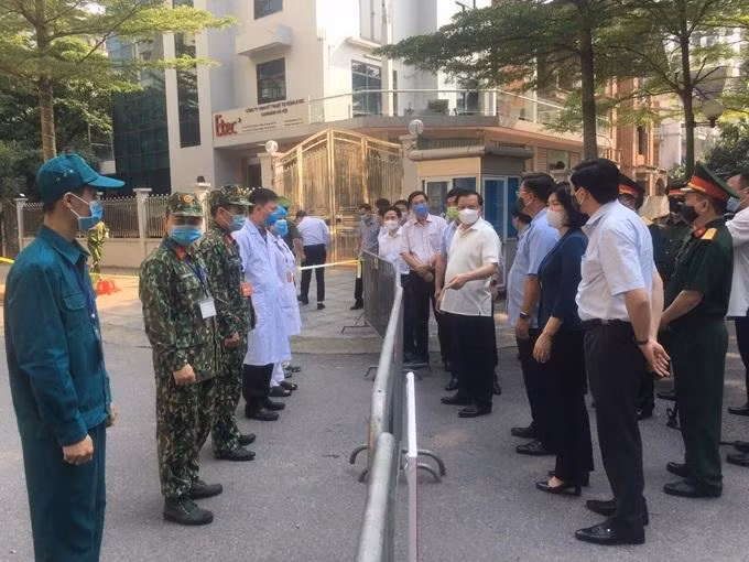 Bí thư Thành ủy Hà Nội Đinh Tiến Dũng kiểm tra công tác phòng chống dịch Covid-19