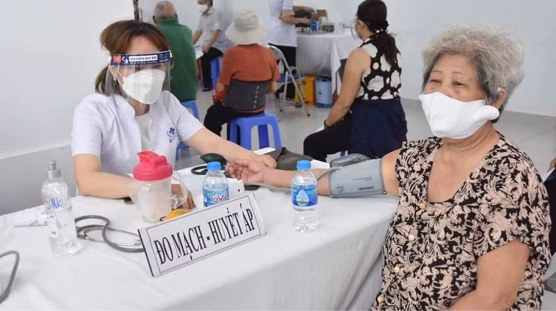 Bộ Y tế đồng ý để TP HCM thí điểm rút gọn quy trình tiêm chủng vaccine Covid-19