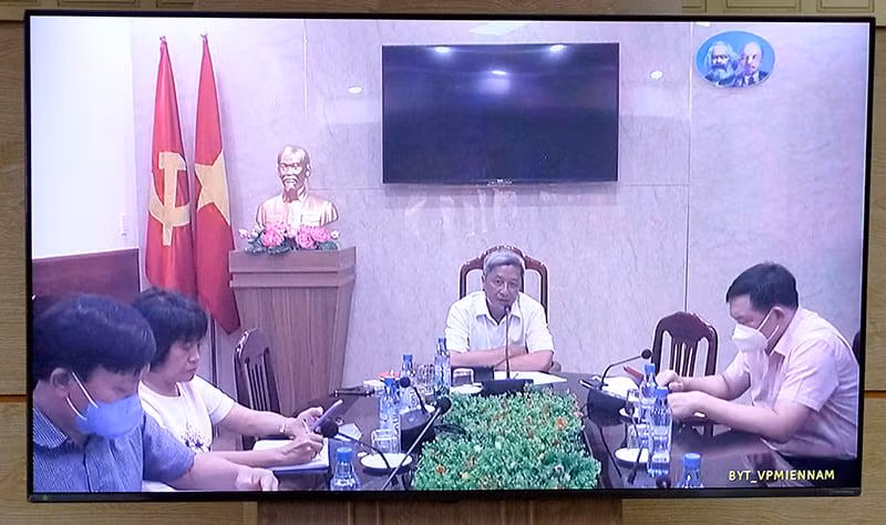 Thứ trưởng Nguyễn Trường Sơn họp trực tuyến từ điểm cầu TP HCM với Bộ trưởng Y tế chiều tối 13-7 Thứ trưởng Nguyễn Trường Sơn họp trực tuyến từ điểm cầu TP HCM với Bộ trưởng Y tế chiều tối 13-7