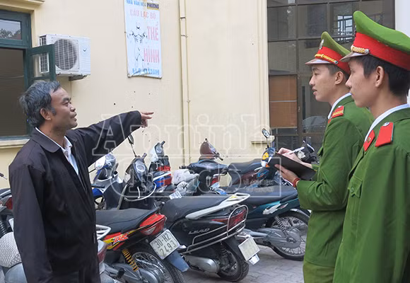 “Nữ quái” vào tận UBND phường để trộm cắp ảnh 3