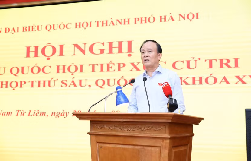 Chủ tịch HĐND TP Hà Nội Nguyễn Ngọc Tuấn phát biểu tại một cuộc tiếp xúc cử tri