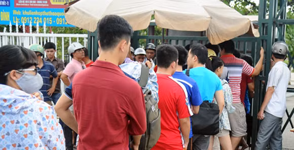 BTC dừng bán, phe vé trận U19 Việt Nam - U19 Nhật Bản, thỏa sức hét giá ảnh 1