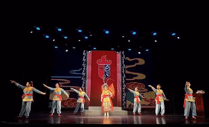 Tiết mục biểu diễn tại lễ bế mạc lớp học Tiết mục biểu diễn tại lễ bế mạc lớp học