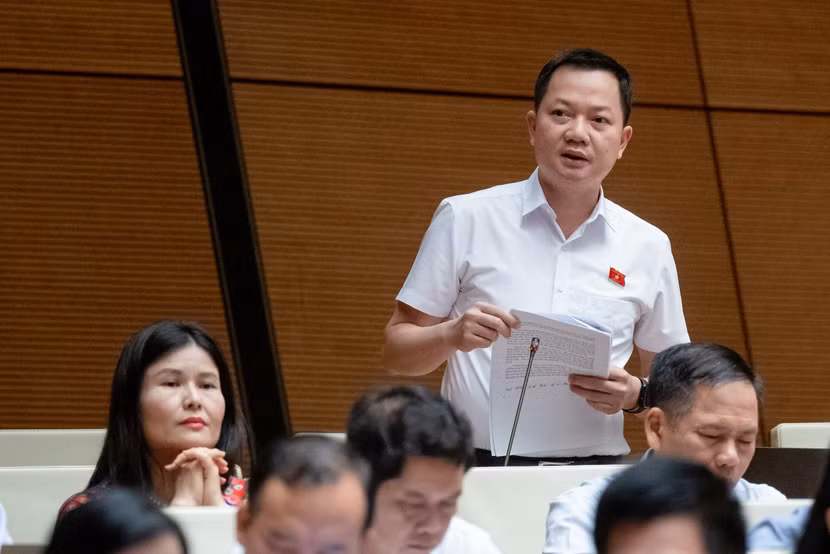 ĐBQH Trịnh Xuân An nêu quan điểm khác với ĐB Trần Văn Lâm ĐBQH Trịnh Xuân An nêu quan điểm khác với ĐB Trần Văn Lâm