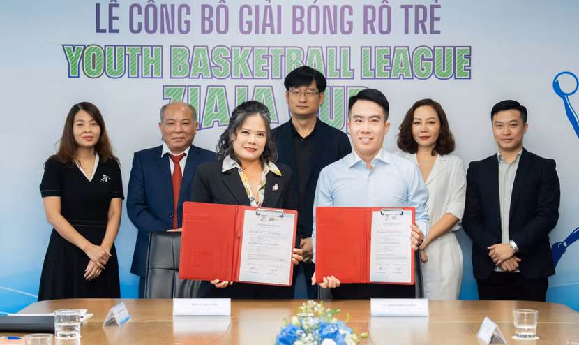 Ban tổ chức cùng đơn vị đồng hành ký cam kết hợp tác trong 5 năm Ban tổ chức cùng đơn vị đồng hành ký cam kết hợp tác trong 5 năm