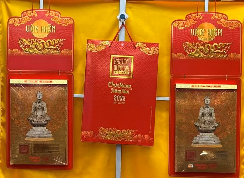 Bộ lịch blốc với chủ đề “Bảo vật quốc gia”.